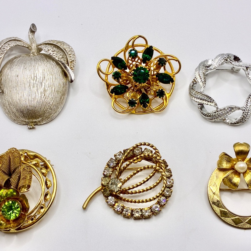 Vtg Lot of 6 Circular Brooch’s, Silver & Gold Toned, 2 Signed Sarah Cov & Gerrys
